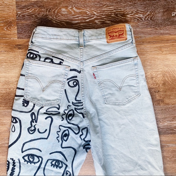 One-of-a-kind High Waisted Levi Jeans - Picture 6 of 6